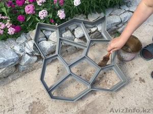 Продажа форм-опалубок для изготовления садовых дорожек от производител